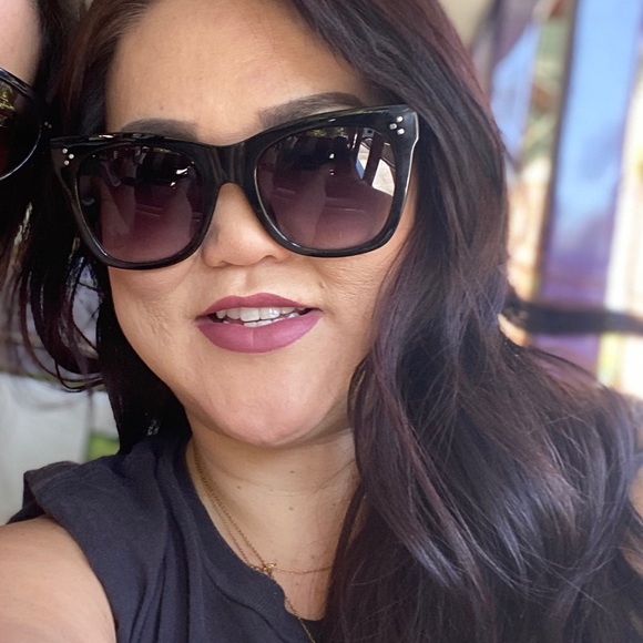 Meet your Posher, Jenn! - Picture 8 of 8